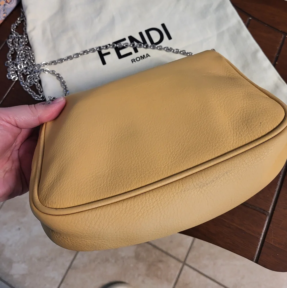 AUTH Fendi Fendista Pochette with Chain Crossbody bag - Picture 9 of 11